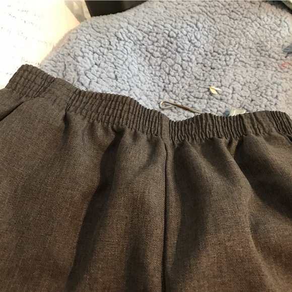 Fresh from Laurie’s closet - Picture 2 of 3